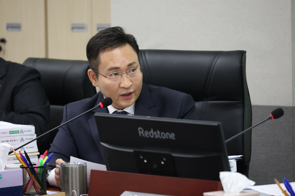 변재석 의원이 2일 경기도교육청 예산결산특별위원회 2026년 경기도교육청 본예산 심사에서 질의하고 있다.(사진=경기도의회)