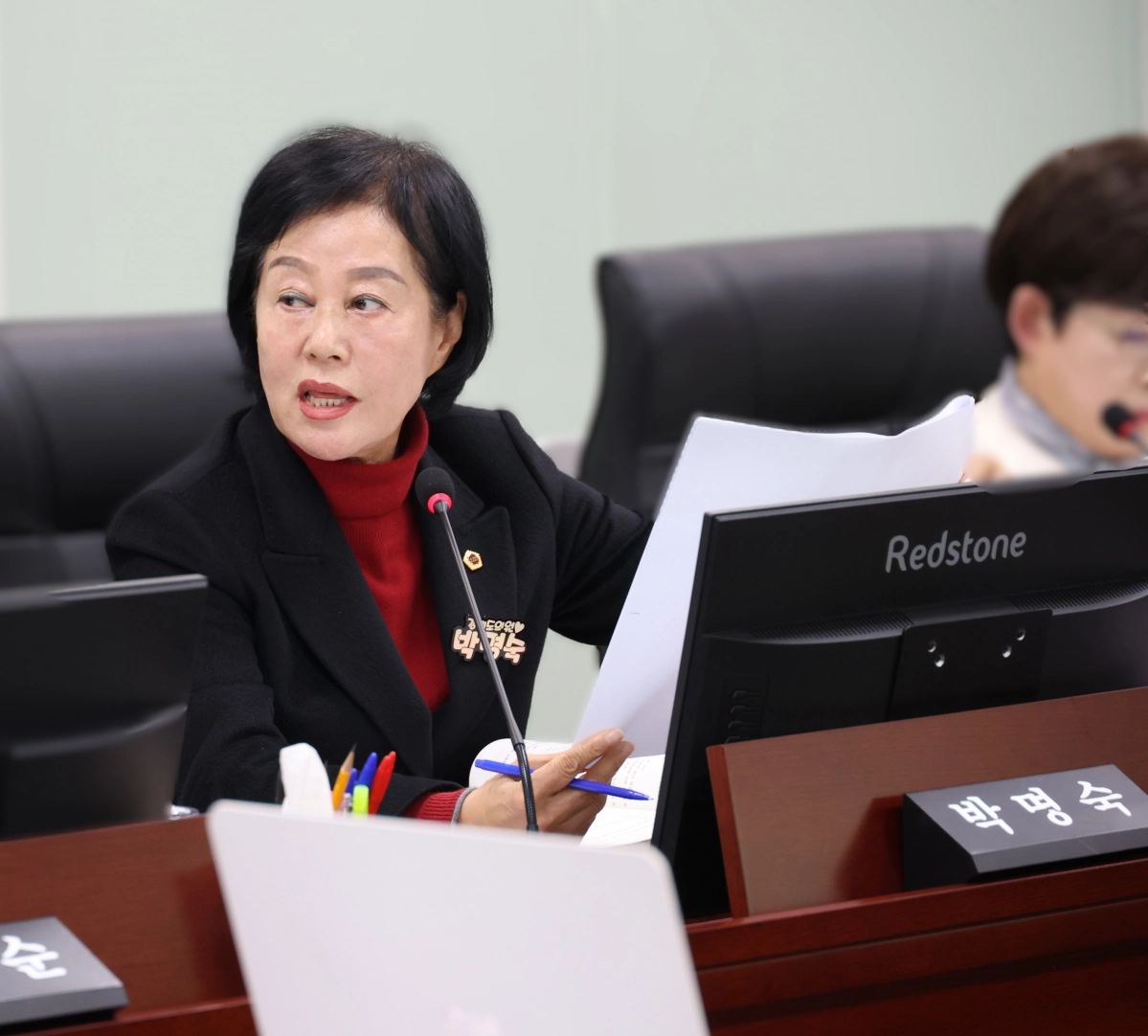 박명숙 의원이 경기도교육청 2026년도 예산안 심의에서 질의하고 있다.(사진=경기도의회)