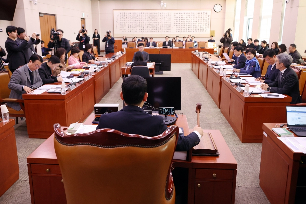 법사소위 ‘윤석열·김건희 사건 전담 재판부’ 설치법 등 심사