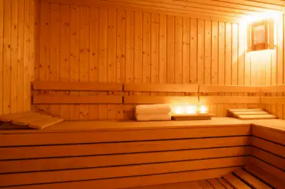 ‘집단 성행위’라며 급습… “벌거벗은 사진 찍히고 신상도 털려” 후폭풍