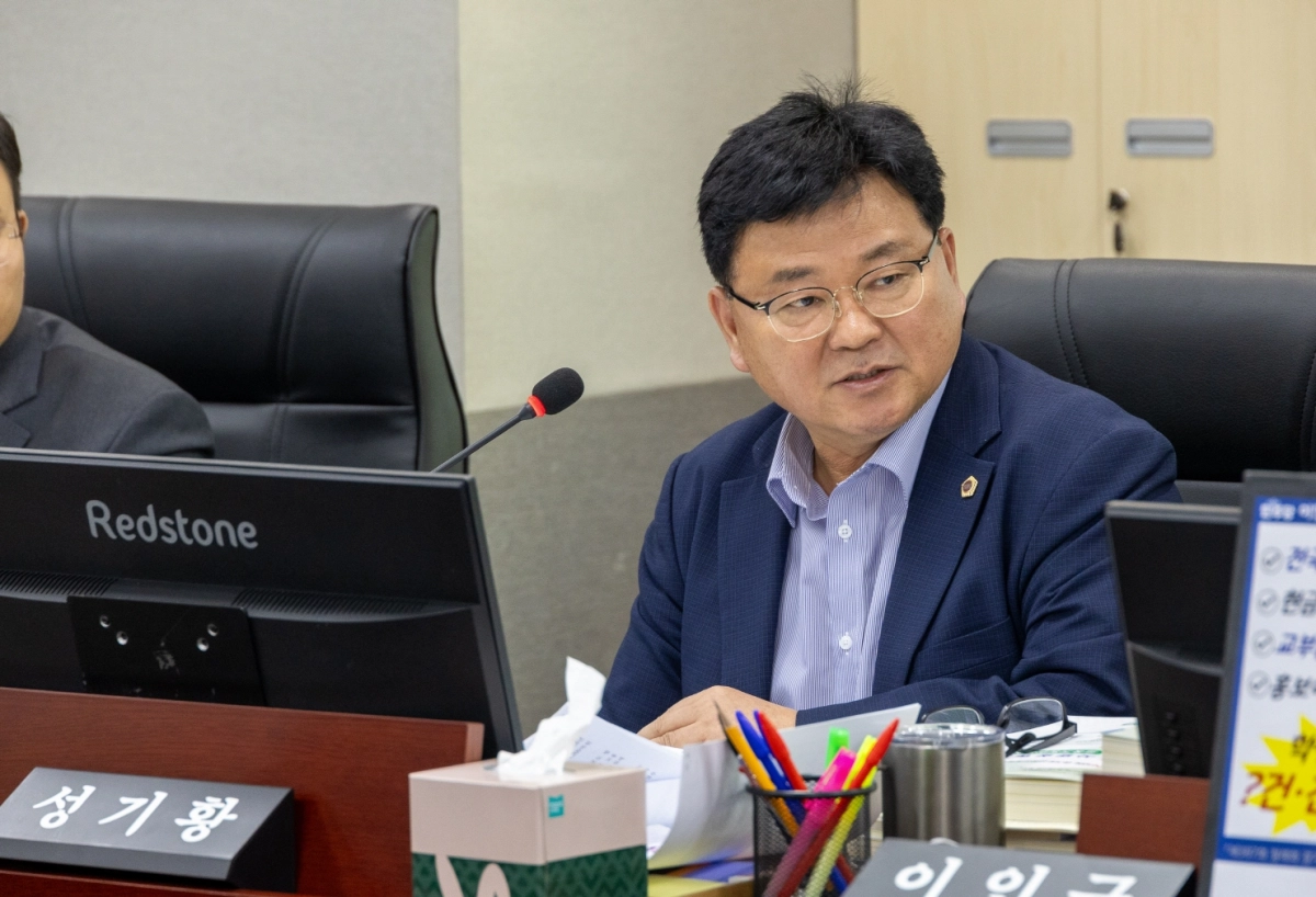 성기황 의원이 1일 2026년도 경기도교육비특별회계 예산안 심사에서 질의하고 있다.(사진=경기도의회)