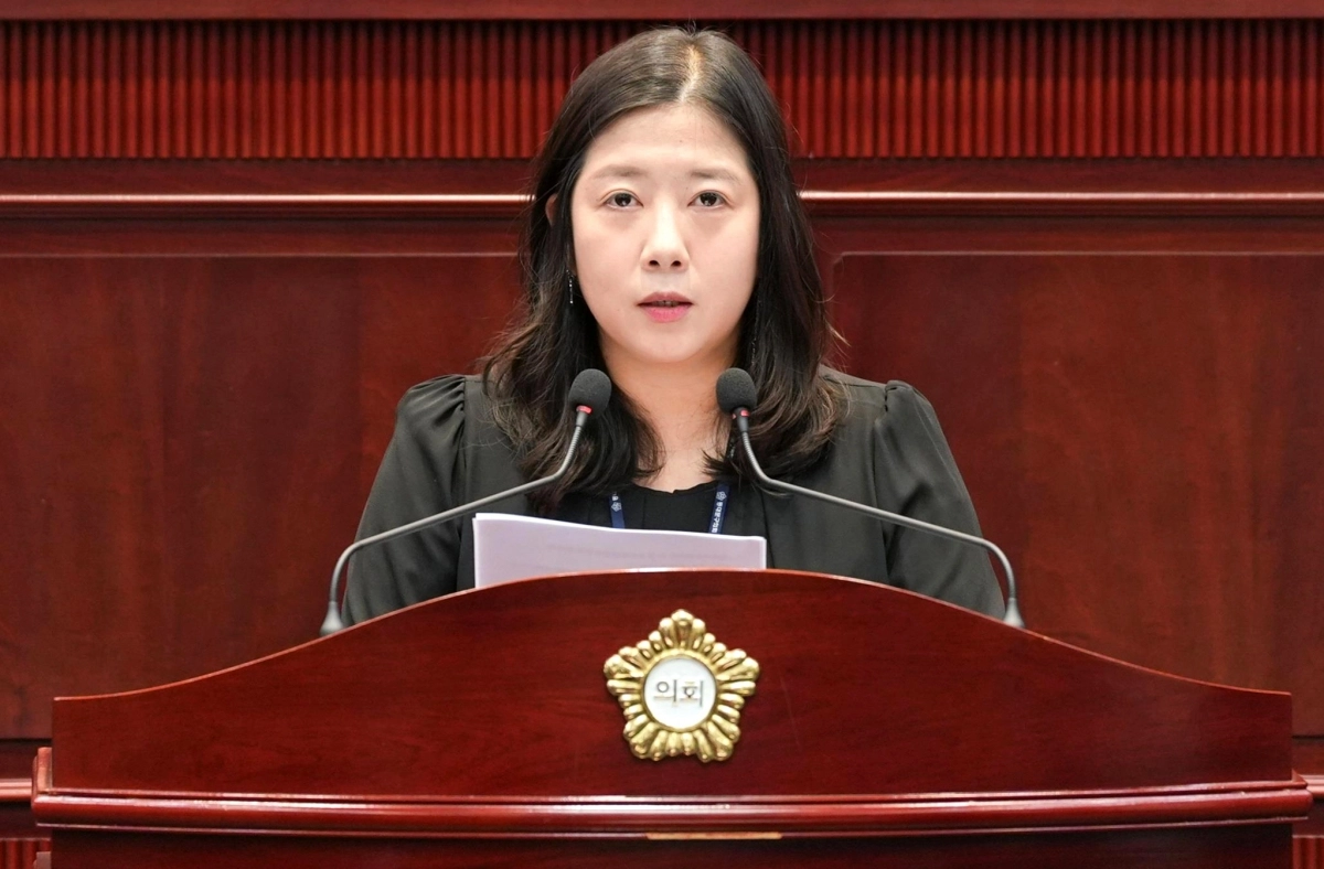 서울 동대문구의회 ‘세대통합을 위한 연구단체’를 이끌고 있는 정서윤 대표 의원이 의정발언을 하고 있다. 사진: 동대문구의회 제공.