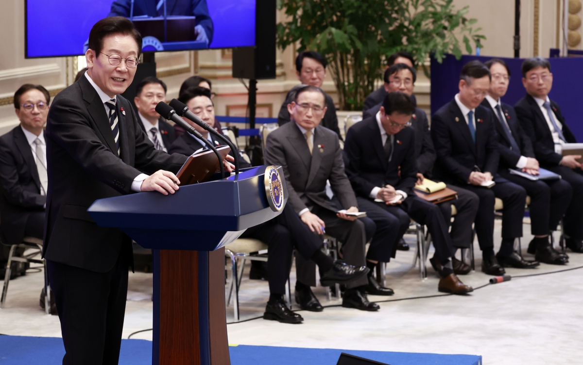 외신 기자회견, 질문에 답하는 이재명 대통령