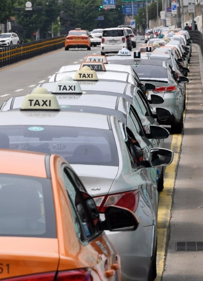줄지어 이동 중인 택시의 모습. 서울신문 DB
