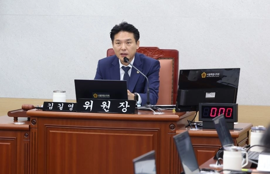 질의하는 김길영 위원장