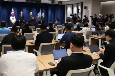 李 “尹정부의 대북 전단 사과해야 하지만 종북몰이 걱정”