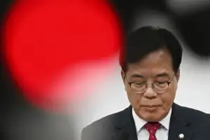 다갈래로 갈라진 국회…12·3 계엄 1년, 민주·국민의힘 서로 다른 자리