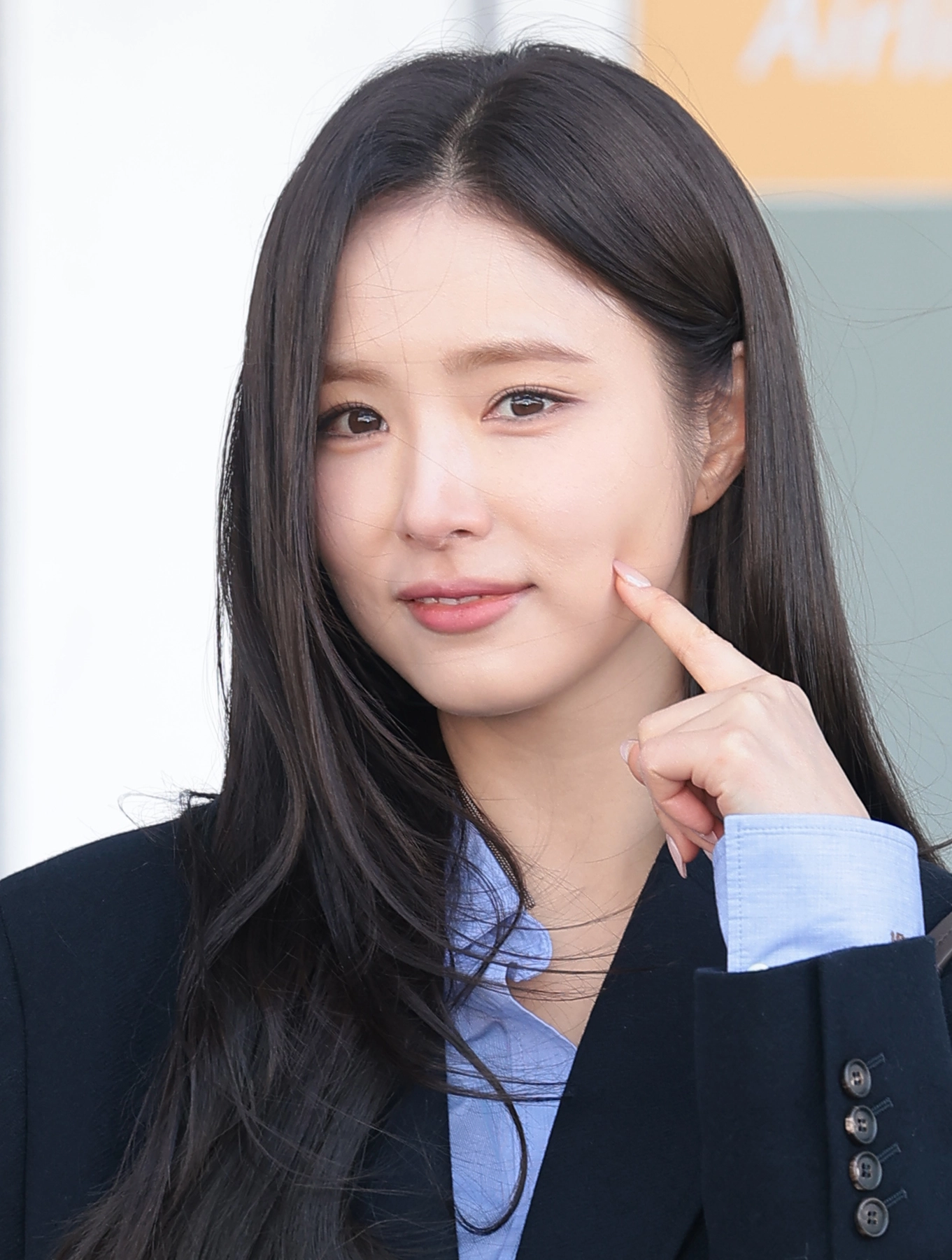 배우 신세경이 해외 일정을 위해 3일 인천국제공항을 통해 이탈리아 로마로 출국하고 있다. 2025.12.3.<br>뉴스1