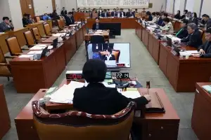 법사위, 내란재판부·법왜곡죄법 등 與주도 통과… 野 “위헌적 법안”