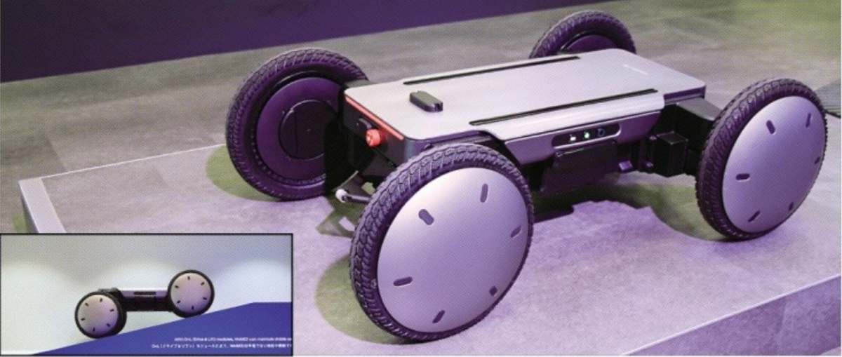 3일 일본 도쿄에서 열린 ‘일본 국제 로봇 전시회(IREX) 2025’에 현대차그룹 자율주행 모빌리티 로봇 ‘모베드’의 베이직 모델이 전시돼 있다. 작은 사진은 모베드가 자세 제어 기능으로 경사로에서 수평을 유지하는 모습. 현대차그룹 제공