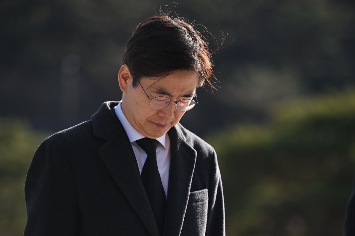 조경태 의원, 오월영령에 묵념