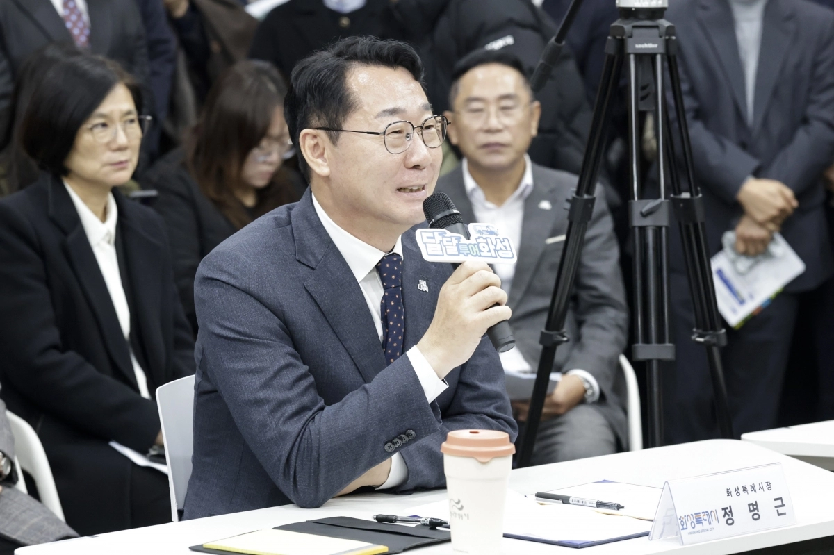 정명근 화성특례시장이 11월 열린 국제테마파크 추진현황 보고 및 상생협약식에 참석해 발언을 하고 있다. (화성시 제공)