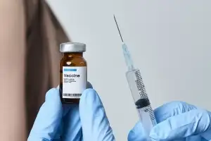 치매 위험 20% 낮추는 것으로 나타난 대상포진 예방접종…치매 진행 속도도 늦췄다