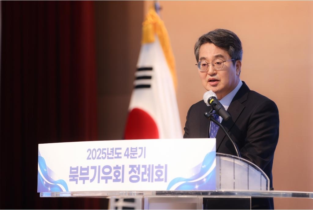 김동연 경기도지사가 3일 양주시 경기섬유종합지원센터에서 열린 2025년 4분기 북부기우회 정례회에 참석해 인사말을 하고 있다. (경기도 제공)