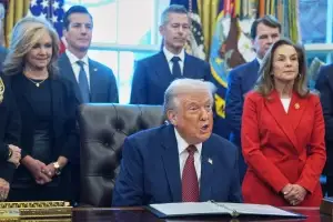 트럼프, ‘바이든표’ 연비규제 완화…가솔린車 힘싣기