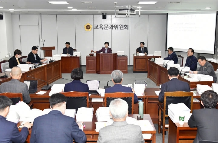 광주시가 내년도 본예산에서 편성하지 않았던 교육재정교부금 1,000억 원이 시의회 예산 심의 과정에서 전격적으로 부활했다.