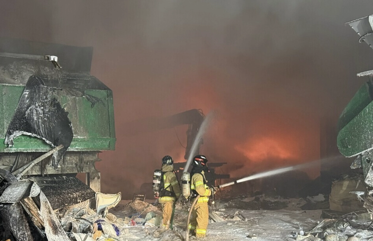 제주시 노형동 자원순환처리시설 화재 현장(제주소방본부 제공)