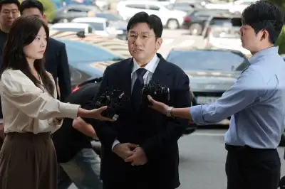 방시혁 하이브 주식 1568억원 묶였다…법원, 재판 전 동결 결정