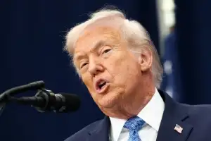 트럼프, 車 연비 규제 완화… ‘바이든 정책’ 뒤집었다