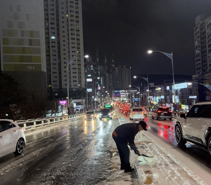 부천시 제설 작업 현장(경기도소방재난본부 제공)