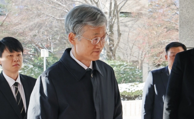 thumbnail - 조희대 “내란재판부·법왜곡죄 법원장 의견 들어볼 것”