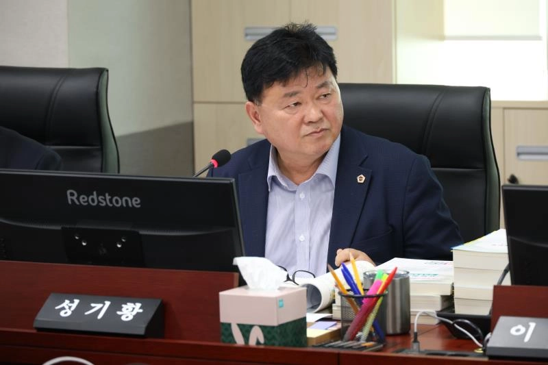 성기황 의원이 2026년도 경기도교육비특별회계 예산안 심사에서 질의하고 있다.(사진=경기도의회)