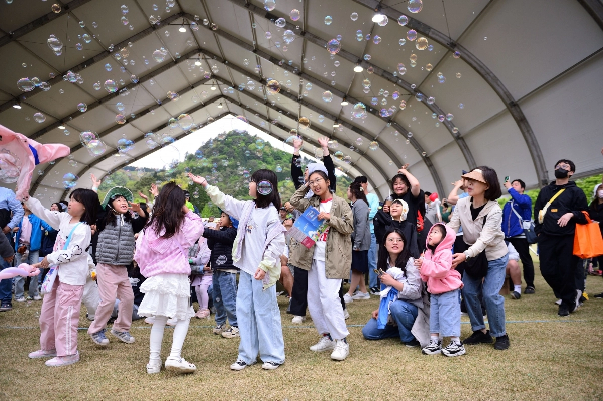 제48회 보성다향대축제 어린이날 행사에서 지역 아동과 학부모들이 참여한 모습. 서울신문DB