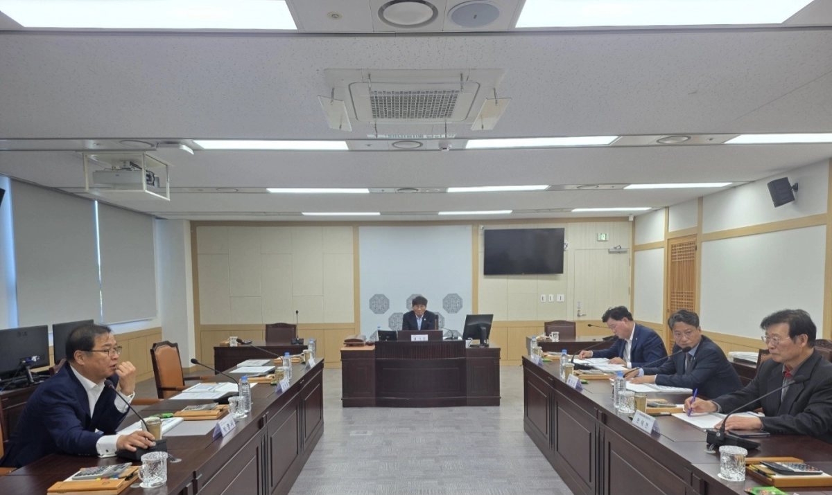 경북 노인대상 시장형 일자리 창출 및 확대 방안 연구용역 최종보고회. 경북도의회 제공