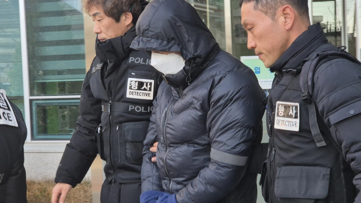 영장실질심사 마치고 나오는 ‘갑질 의혹’ 양양군 공무원