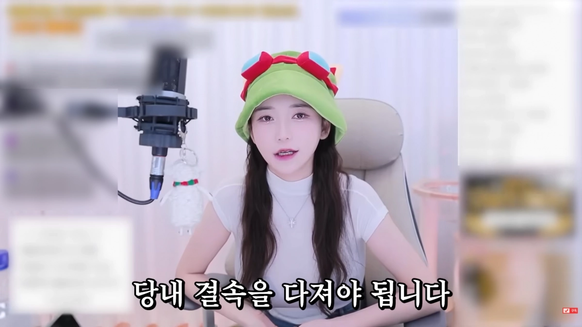 유튜버 김소은씨가 지난 4일 자신의 유튜브 채널 ‘감동란TV’에서 국민의힘에 입당 신청을 하고 있다. 유튜브 ‘감동란TV’ 캡처