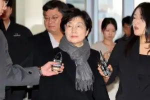 [포토] ‘김건희에 로저비비에 선물’ 김기현 의원 부인 특검 출석