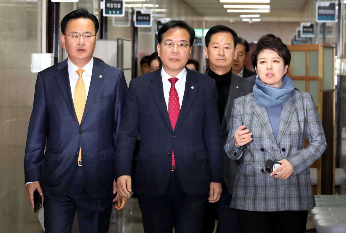 송언석 원내대표, ‘무거운 마음으로’