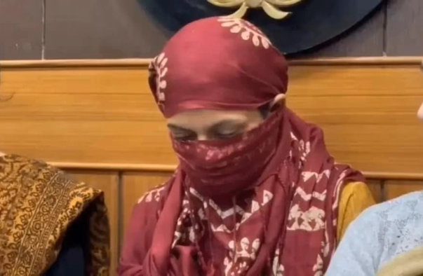 인도에서 30대 여성이 자신보다 예쁜 외모가 불쾌하다는 이유로 6살 조카를 살해했다. 그는 앞서도 같은 이유로 2명의 여조카를 살해한 것으로 드러났다. X 캡처