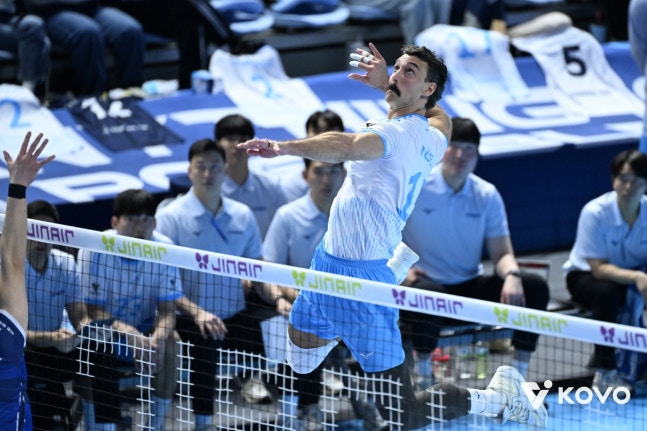대한항공 러셀이 7일 인천 계양체육관에서 열린 프로배구 남자부 삼성화재와의 홈 경기에서 공격을 시도하고 있다.  한국배구연맹 제공