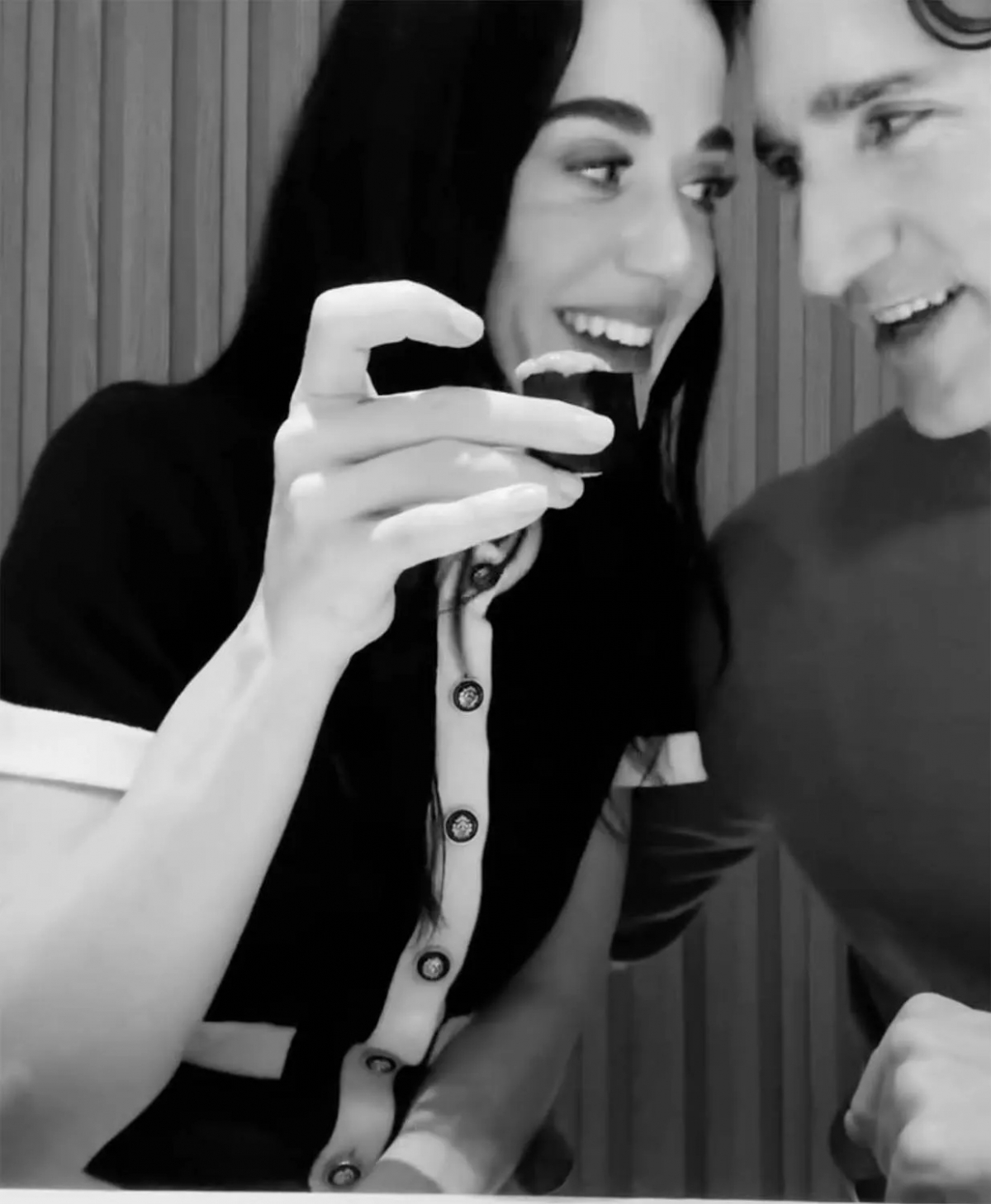 미국 팝스타 케이티 페리(41)가 6일(현지시간) 인스타그램에 쥐스탱 트뤼도(53) 전 캐나다 총리와의 일본 방문 사진을 공개하며 열애를 사실상 공식화했다. 2025.12.6 인스타그램