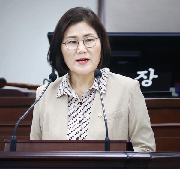 송파구의회 곽노상 의원이 송파구 청소년들의 심리적 안전을 책임지는 청소년상담복지센터의 재정 악화 문제에 대한 깊은 우려를 표하며 지원을 촉구하고 있다. 사진: 곽노상 의원 제공.