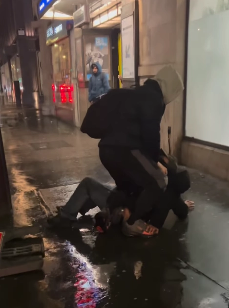 영국 런던 도심에서 10대 소녀를 성추행한 용의자가 때마침 현장에 있던 브라질 주짓수 챔피언에게 순식간에 제압당한 사건이 알려져 화제다. 인스타그램 캡처