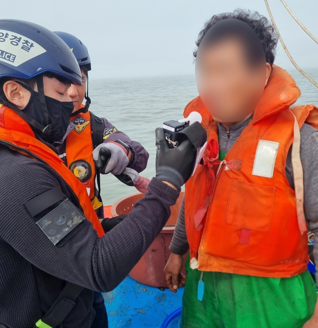 전남 목포해경이 해상 음주운항 특별단속 실시하고 있다. (목포해경 제공)