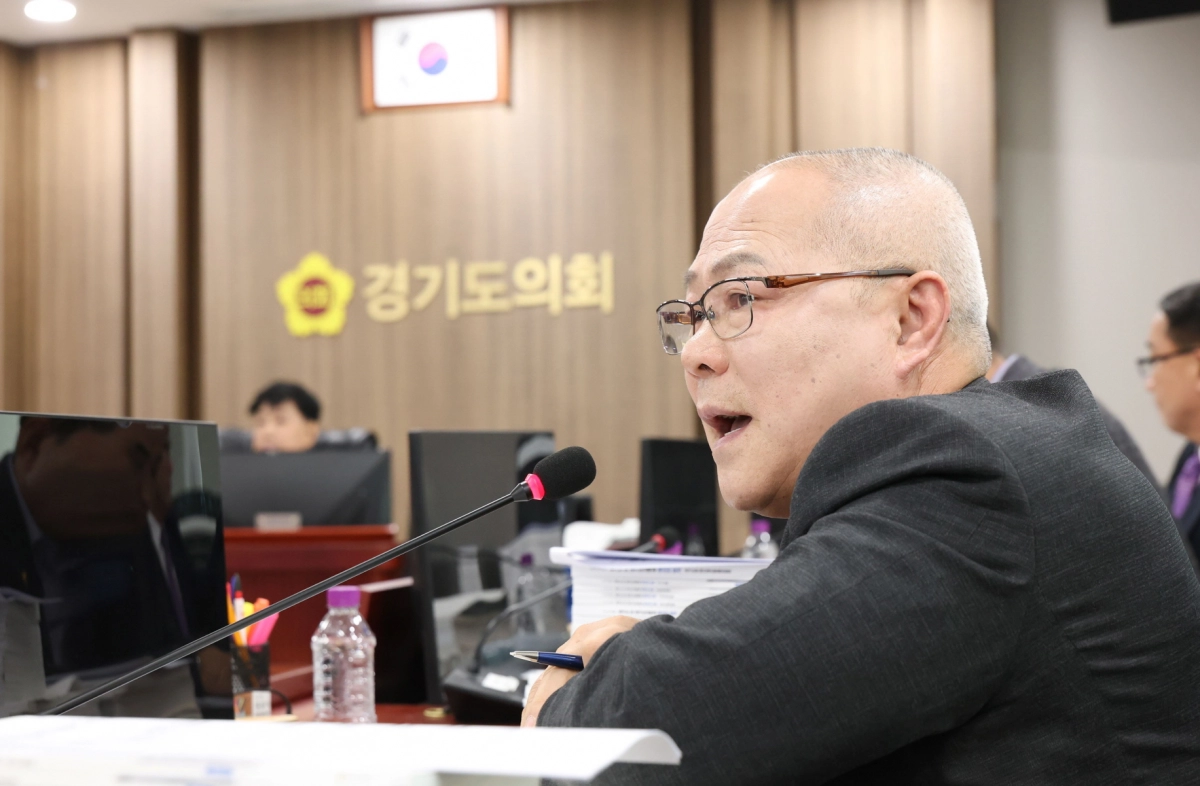 박재용 의원이 8일 예산결산특별위원회 회의에서 질의하고 있다.(사진=경기도의회)