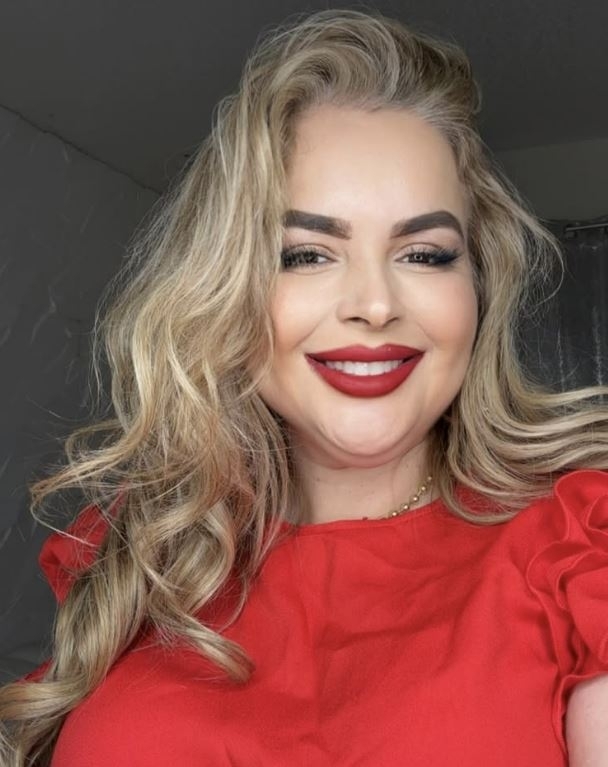 현재 콘텐츠 크리에이터와 네일 아티스트로 활동 중인 마이라 델 비야르. 인스타그램 캡처