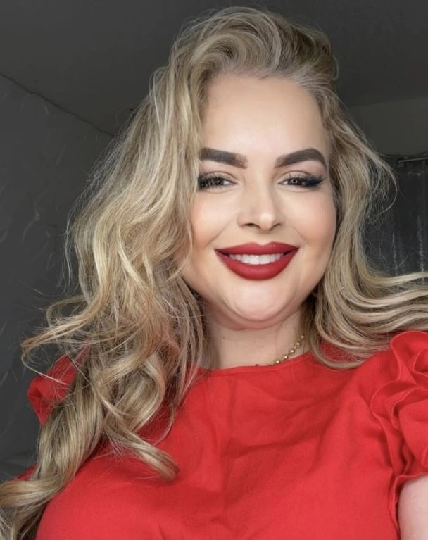 현재 콘텐츠 크리에이터와 네일 아티스트로 활동 중인 마이라 델 비야르. 인스타그램 캡처