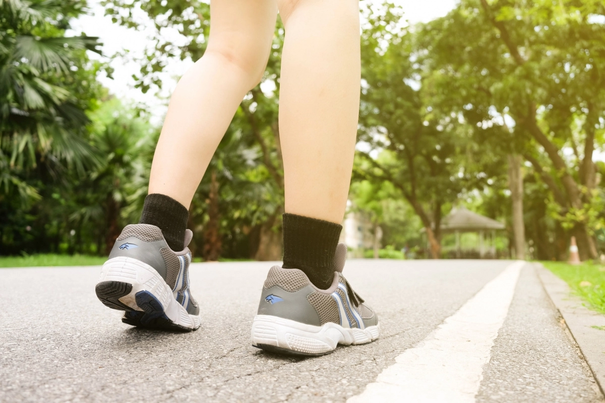 하루 1000보만 더 걸어도 파킨슨병 발병 위험이 8% 감소한다는 연구 결과가 나왔다. 123rf