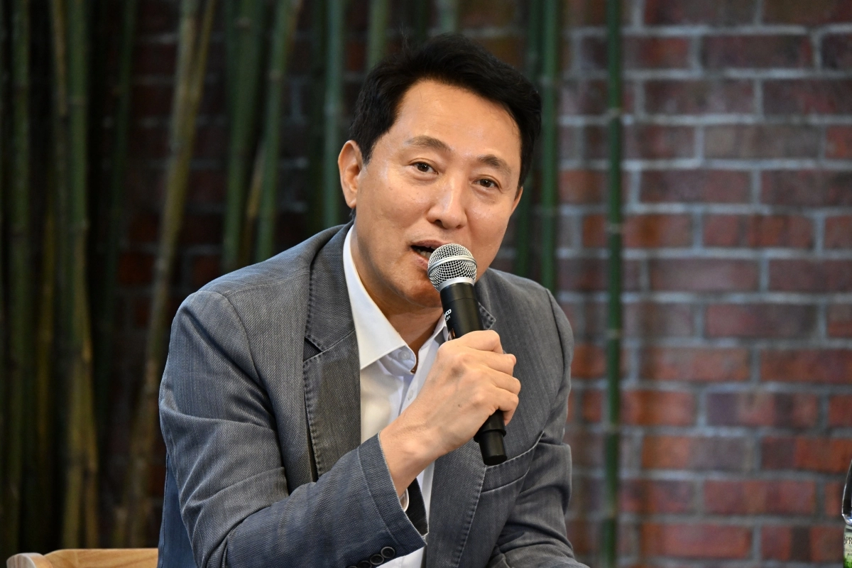 오세훈 서울시장이 7일(현지 시각) 말레이시아 쿠알라룸푸르에서 열린 기자단담회에서 질문에 답을 하고 있다. 서울시 제공