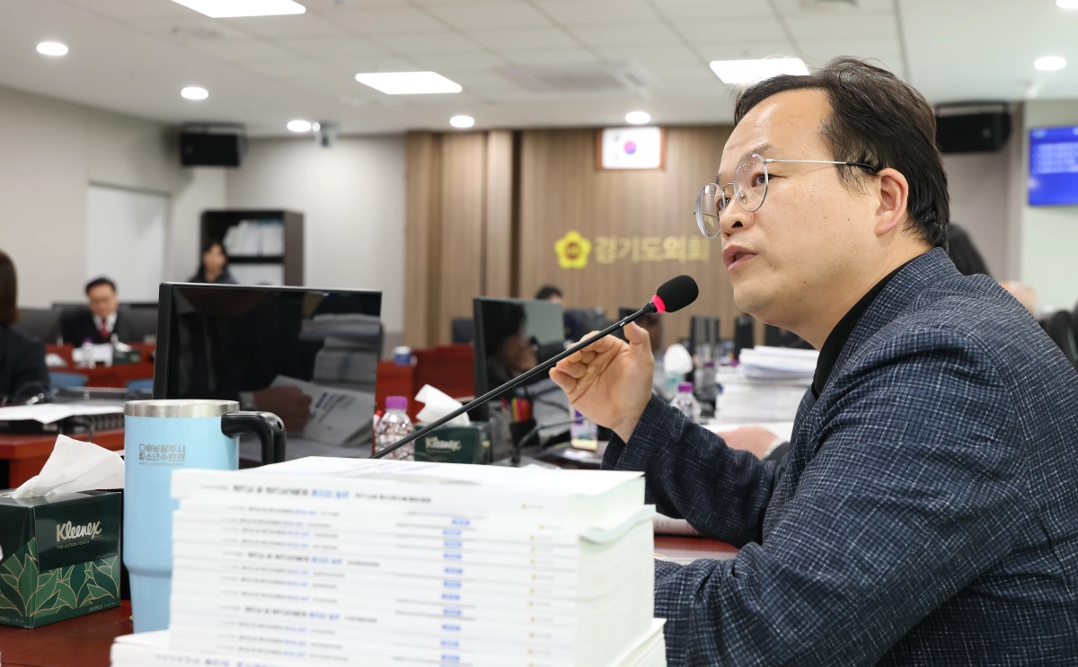 임창휘 의원이 8일 2026년도 노동국 본예산 심사에서 질의하고 있다.(사진=경기도의회)