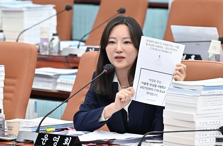 질의하는 윤영희 의원