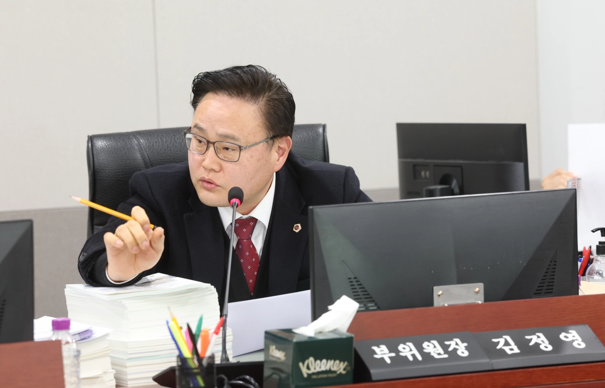 김정영 의원이 8일 예산결산특별위원회’에서 질의하고 있다.(사진=경기도의회)