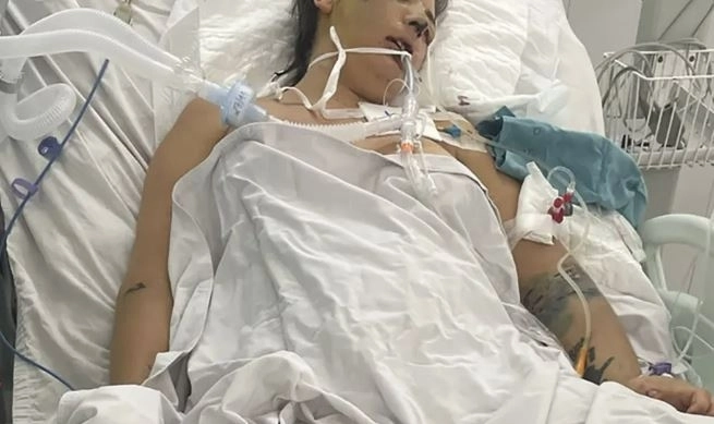 베트남의 다낭에서 수술 직후 위독한 상태에 빠진 클로이 모데이(31). 고 펀드 미 캡처