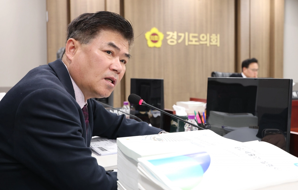 윤태길 의원이 8일 경제노동위원회 2026년도 본예산 심사에서 질의하고 있다.(사진=경기도의회)