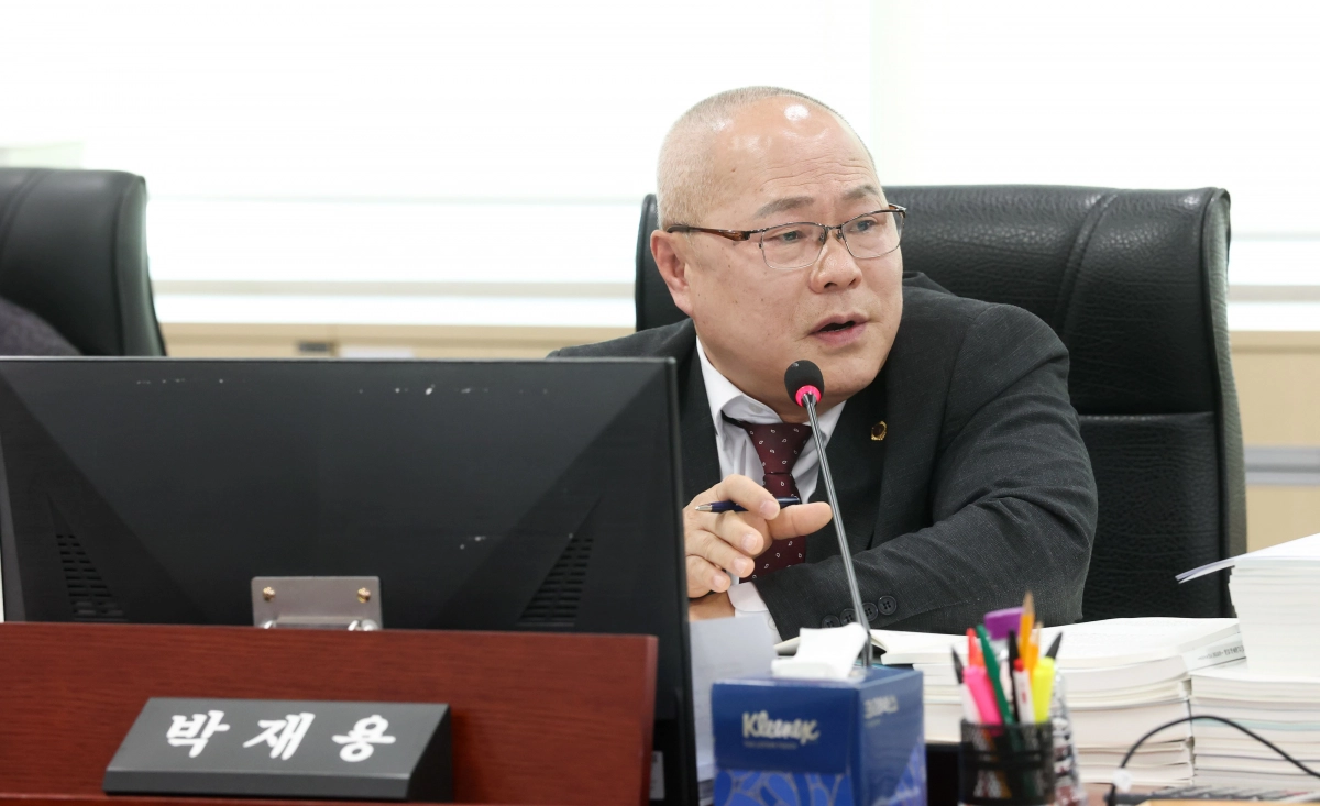 박재용 의원이 8일 예산결산특별위원회 회의에서 질의하고 있다.(사진=경기도의회)