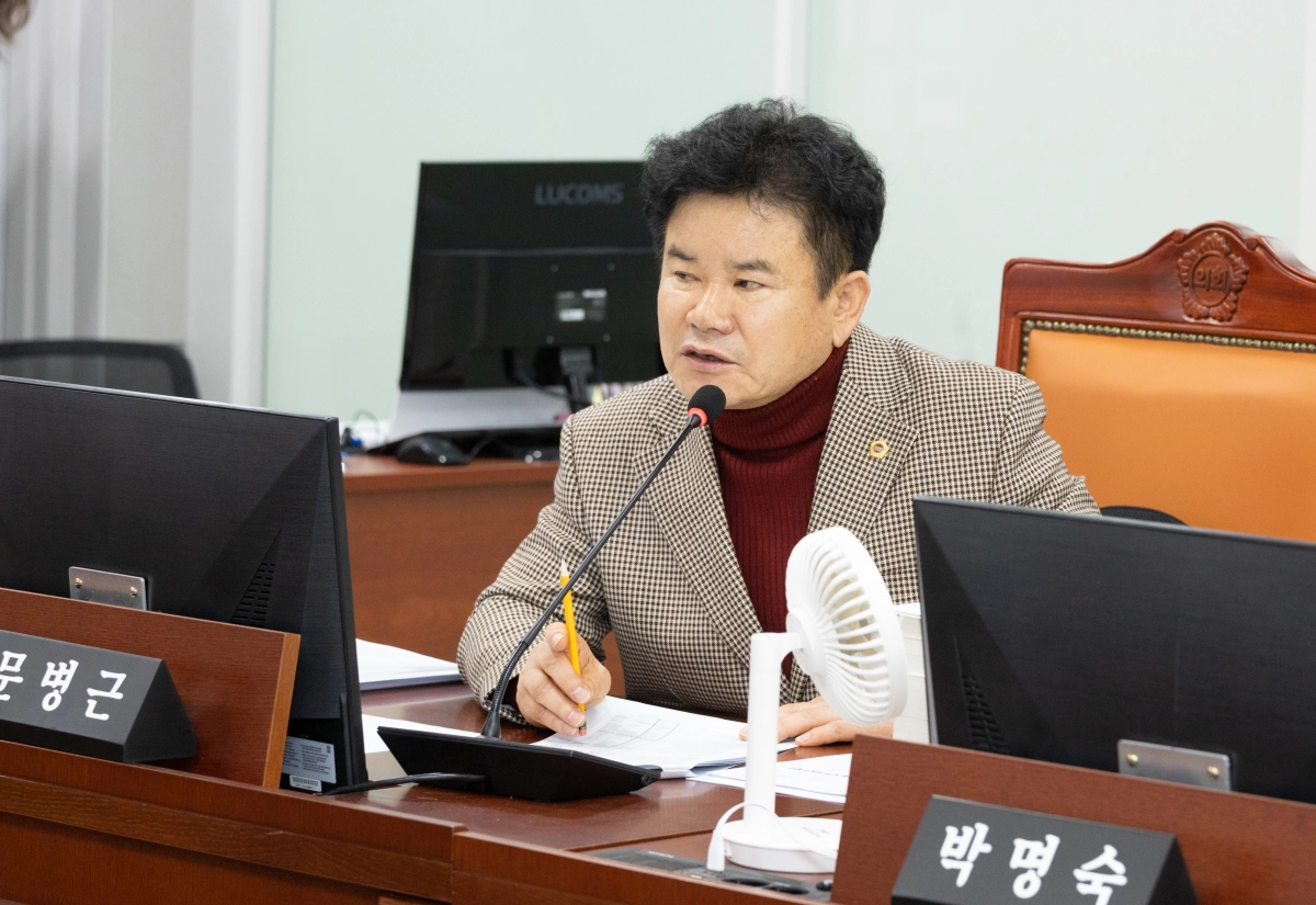문병근 의원이 8일 예산결산특별위원회에서 질의하고 있다.(사진=경기도의회)